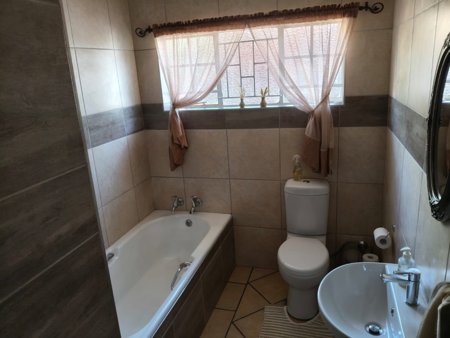 4 Bedroom Property for Sale in Safari Gardens North West